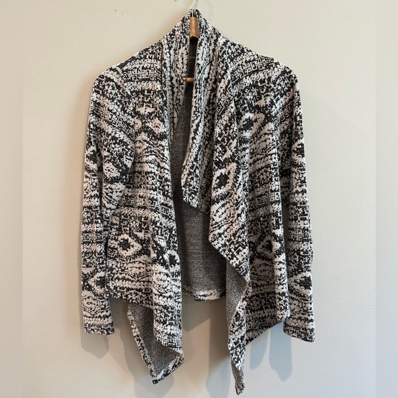 Bundle of Two Sweaters - Picture 3 of 12